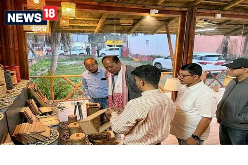 ৰাজ্যৰ বহুলোকে পৰীক্ষিত বৰকটকীৰ হাতৰ কামসমূহ পৰিদৰ্শন কৰাৰ লগতে বাঁহৰ উদ্যোগটোক আগবঢ়াই নিবলৈ যথেষ্ট উৎসাহিত কৰিছে ।