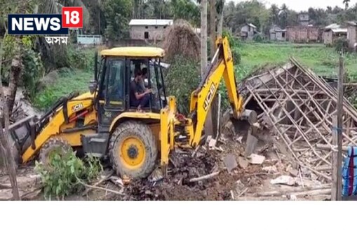 দীৰ্ঘদিন ধৰি কৰিমগঞ্জ ৰে'ল জংচনৰ আশে-পাশে থকা অঞ্চলটোত কেইবাটাও পৰিয়ালে বসবাস কৰি আহিছে । শেহতীয়াকৈ উচ্চতম ন্যায়ালয়ৰ নিৰ্দেশত সমগ্ৰ দেশত ৰে’লৱেৰ ভূমিত বেদখলৰ উচ্ছেদ অভিযান আৰম্ভ কৰিছে ৰে'ল বিভাগে ।