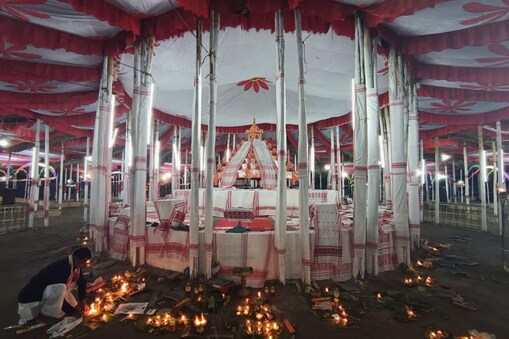ৰঘুদলনী পথাৰৰ পৰা পকামূৰা পথাৰলৈ বাৰেচহৰীয়া ভাওনাৰ বৰ্ণাঢ্য যাত্ৰা। এটা পৰম্পৰাক জীয়াই ৰখাৰ এক অনন্য প্ৰচেষ্টাৰ নাম বাৰেচহৰীয়া ভাওনা ৷ শংকৰী কলা-কৃষ্টিৰ উৰ্বৰাঞ্চল জামুগুৰিহাটৰ ৰঘুদলনী পথাৰত আৰম্ভ হৈছিল এই আধ্যাত্মিক আৰু সাংস্কৃতিক বিপ্লৱ ৷ 