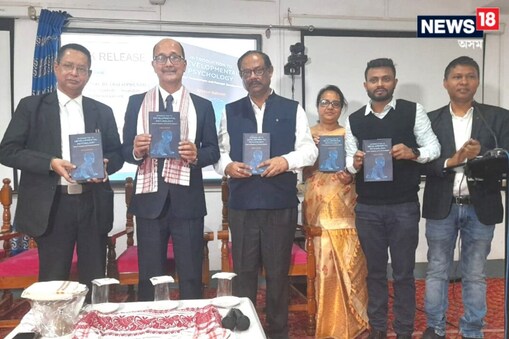 নগাঁও মহাবিদ্যালয়ত দুলাল চন্দ্ৰ গোস্বামী স্মাৰক বঁটা প্ৰদান অনুষ্ঠান
