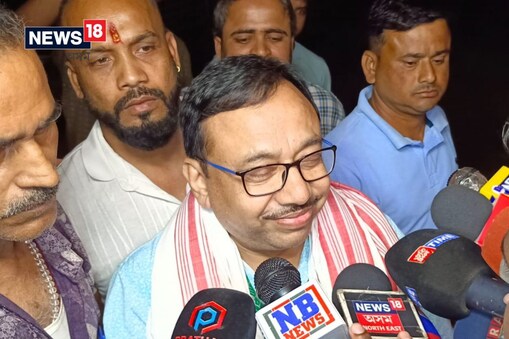 শুকুৰবাৰে বিশেষ আদালতত জামিন লাভ কৰিলে যদিও যাৱতীয় নথি পত্ৰৰ কাম সম্পন্ন কৰি মঙ্গলবাৰে কেন্দ্ৰীয় কাৰাগাৰৰ পৰা ওলাল ৰাকেশ পাল ৷ কেন্দ্ৰীয় কাৰাগাৰৰ পৰা ওলাই নিজ গৃহলৈ যাত্ৰা ৰাকেশ পালৰ !
