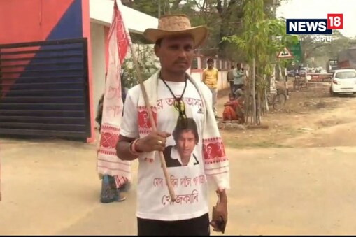 জুবিনক ‘ভগৱান’ বুলি ভৱা হিতেশে কেতিয়াও কাষৰ পৰা পোৱা নাই জুবিন গাৰ্গক৷ হিতেশ নাথে জানিবলৈ দিয়া মতে, জুবিন গাৰ্গৰ ওপৰত নিজে ৰচনা কৰিছে এটি গীতো৷