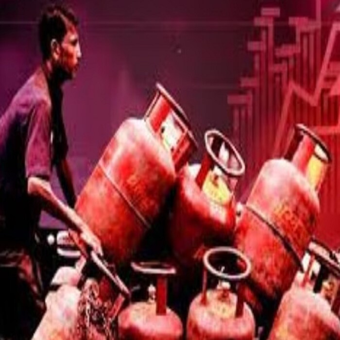 এলপিজি, সিএনজি এবং পিনজি-র দাম পরিবর্তন হতে পারে: প্রতি মাসের শুরুতে এলপিজি, সিএনজি এবং পিএনজি-র দাম নির্ধারণ করে সরকার। এপ্রিল ও মে মাসে লাগাতার ১৯ কেজি-র বাণিজ্যিক গ্যাস সিলিন্ডারের দাম কমিয়েছে সরকারি গ্যাস কোম্পানিগুলো।