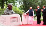 জাপানৰ পীচ পাৰ্কত মহাত্মা গান্ধীৰ আৱক্ষ মূৰ্তি উন্মোচন প্ৰধানমন্ত্ৰী মোদীৰ