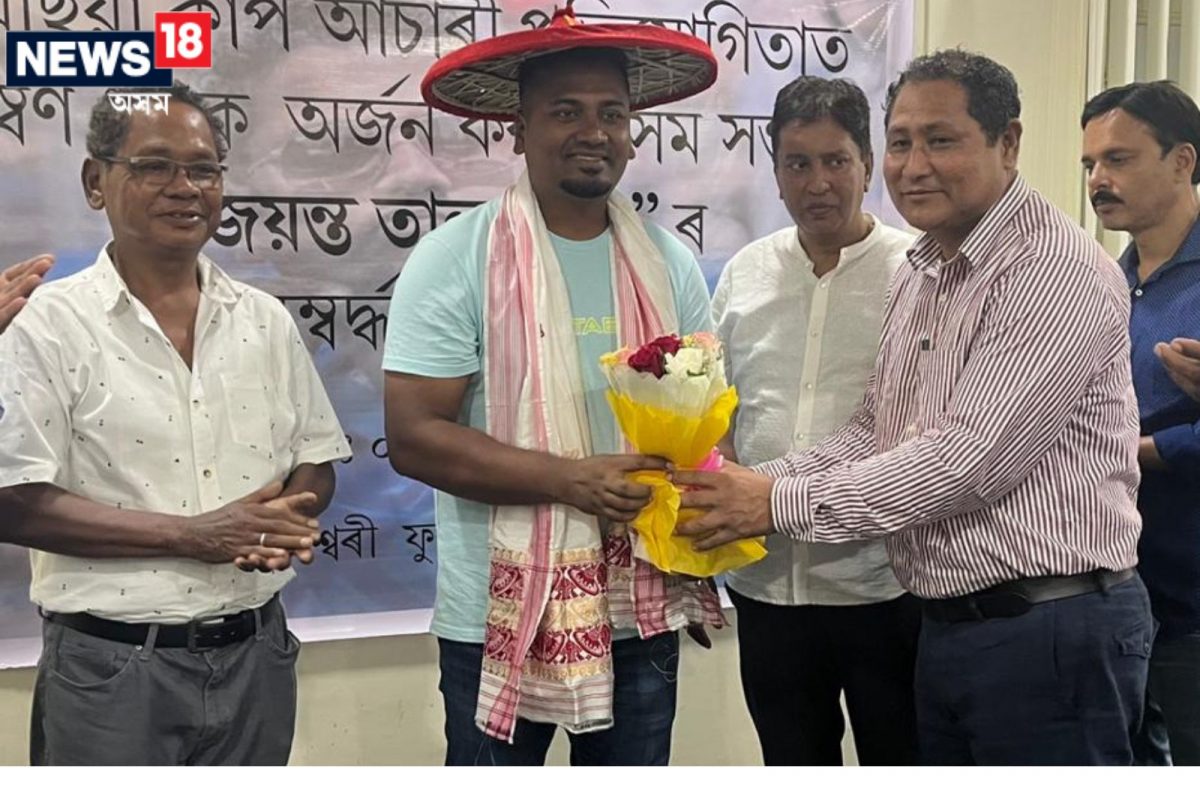 এছিয়া কাপৰ স্বৰ্ণজয়ী জয়ন্ত তালুকদাৰক গুৱাহাটীত সম্বৰ্ধনা