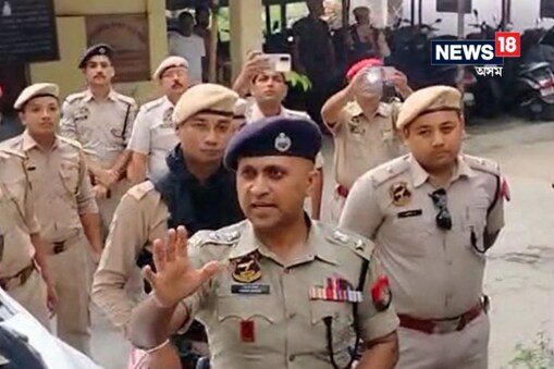 এই মুহূৰ্তলৈকে ৬৫জনে নাওবৈচা বঙালমৰা আৰু লালুক আৰক্ষী থানাত আত্মসমৰ্পণ কৰিছে।