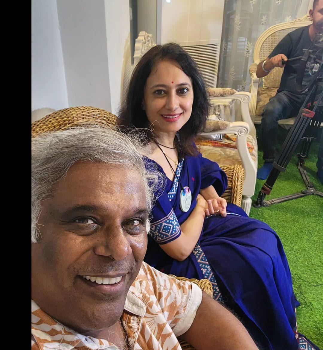 Arvind Rupaliya Ashish Vidyarthi-Rupali Barua: নৱবিবাহিতা পত্নী ৰূপালীৰ সৈতে প্ৰথমবাৰৰ ...