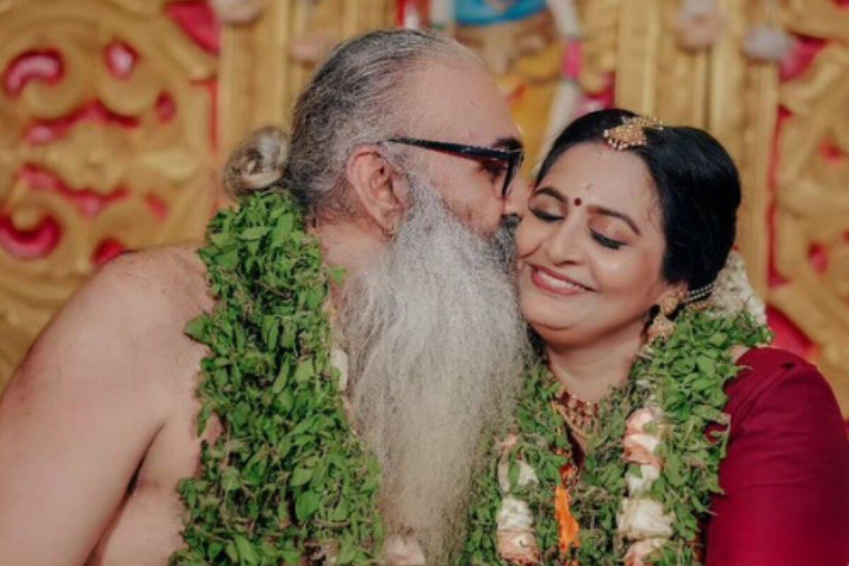 Divya Sreedhar and Kriss Venugopal Wedding: ৪৯ বছৰীয়া বাবাৰ সৈতে বিবাহপাশত আৱদ্ধ হ'ল ৩৮ বছৰীয়া অভিনেত্ৰী! সামাজিক মাধ্যমত ভাইৰেল বিয়াৰ ফটো – News18 অসমীয়া