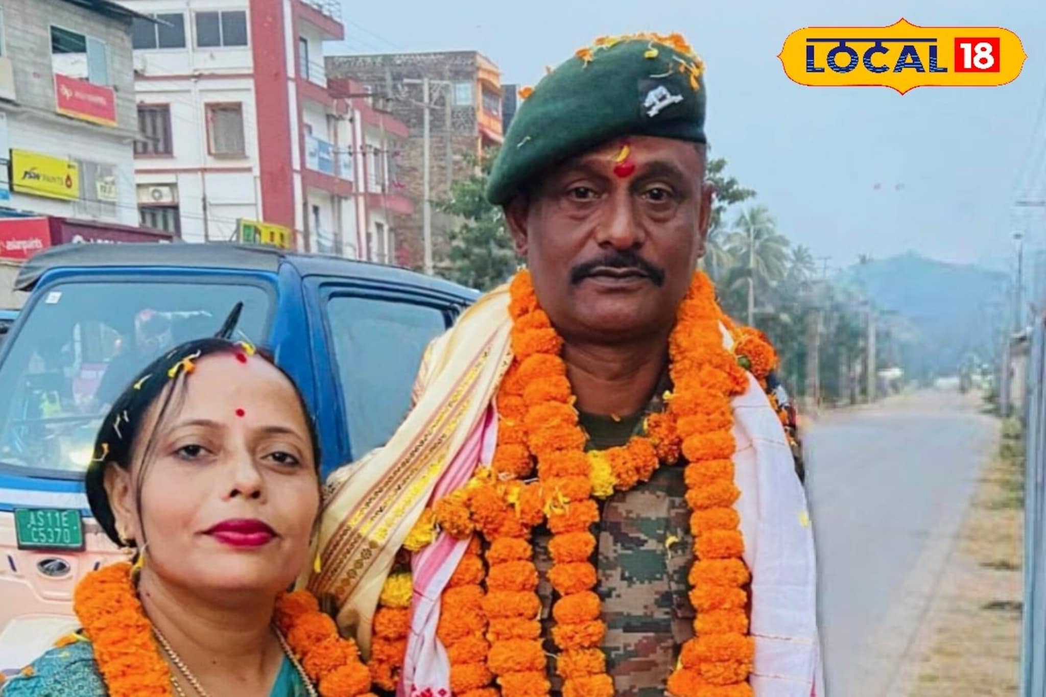 ৰাইজে ঢোলে-ডগৰে আদৰণি জনালে এগৰাকী সেনা জোৱানক