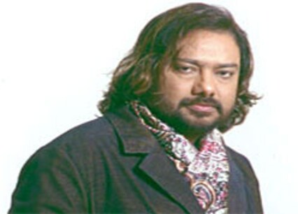 देश के आदेश ने उन्हें बिग बॉस के घर से बाहर कर दिया है।