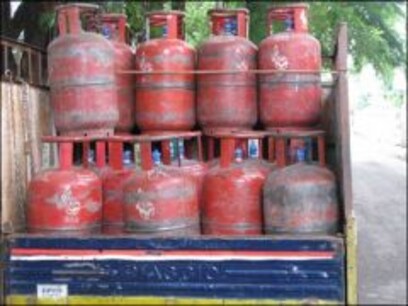 नहीं मिलेंगे 12 सब्सिडी वाले सिलेंडर: मोइली नहीं मिलेंगे 12 सब्सिडी वाले सिलेंडर: मोइली