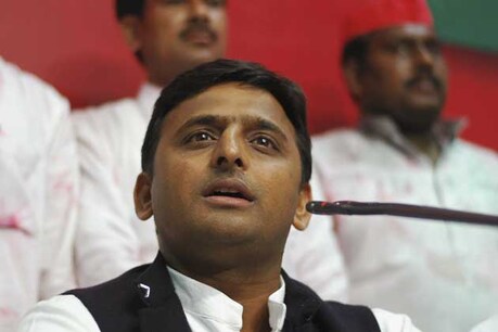 बदायूं गैंगरेप मामले में यूपी सरकार ने पीड़िता के परिवार को 10 लाख रुपए की आर्थिक सहायता देने की घोषणा की है। इस मामले में मुख्यमंत्री अखिलेश यादव अधिकारियों के रवैये से बेहद नाराज हैं। उन्होंने कहा कि पीड़िता के परिवार को सरकार पूरी सुरक्षा देगी।