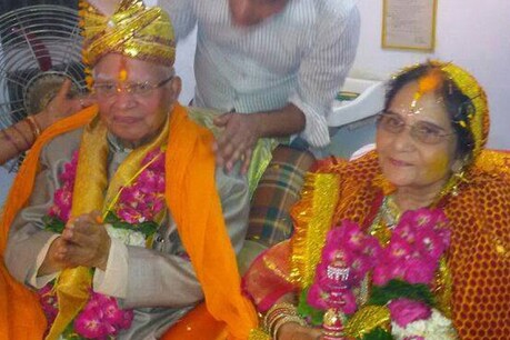 उत्तर प्रदेश के पूर्व मुख्यमंत्री नारायण दत्त तिवारी ने आखिरकार उज्जवला शर्मा से बुधवार देर रात शादी कर ली। 88 साल की उम्र में एनडी तिवारी ने लखनऊ स्थित अपने आवास पर शादी रचाई।