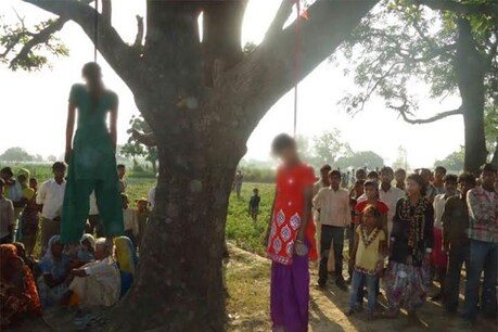 बदायूं जिले के कटरा गांव में दो चचेरी बहनों से कथित गैंगरेप और मर्डर मामले के आरोपी दो पुलिस कांस्टेबल को जमानत मिल गई है।