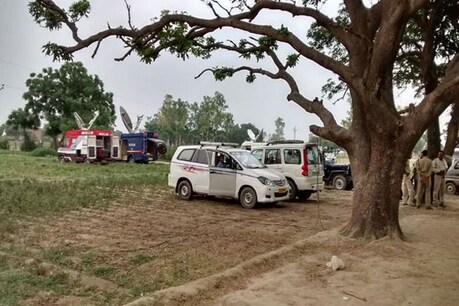 हैदराबाद स्थित डीएनए फिंगर प्रिंटिंग और डाईगनॉस्टिक सेंटर की रिपोर्ट ने बदायूं में दो बहनों के साथ हुए के कथित बलात्कार और हत्या के मामले में यौन उत्पीड़न की बात से इनकार किया है। इससे सीबीआई की ऑनर किलिंग की बात सही होती नजर आ रही है।