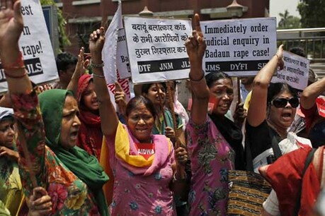 बदायूं जिले के कटरा गांव में दो चचेरी बहनों से कथित गैंगरेप और मर्डर मामले में गिरफ्तार किए गए तीन प्रमुख अभियुक्तों को सशर्त जमानत मिल गई है। पहले ही दो आरोपी बर्खास्त सिपाही सर्वेश यादव और छत्रपाल गंगवार को जमानत मिल चुकी है।