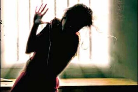 जिला मुख्यालय से 25 किलोमीटर दूर स्थित नक्सली प्रभावित आमासरा पंचायत के माहका गांव में जादू-टोने के शक में मां-बेटे समेत तीन लोगों की हत्या के आरोपी 39 ग्रामीणों को पुलिस ने मंगलवार की सुबह गिरफ्तार कर लिया। आरोपी बीस से 52 साल तक की उम्र के हैं।