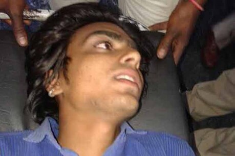 विधायक के पुत्र और ग्रामीणों में विवाद, गोली चली, सात घायल विधायक के पुत्र और ग्रामीणों में विवाद, गोली चली, सात घायल