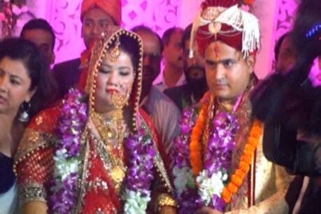हरीश रावत की बेटी की शादी की तस्वीरें देखें, एक दूजे के हुए आरती-गौरव हरीश रावत की बेटी की शादी की तस्वीरें देखें, एक दूजे के हुए आरती-गौरव