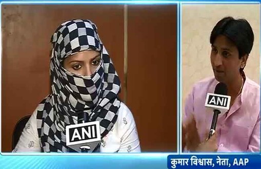 विवादों के बीच कैमरे के सामने आए कुमार विश्वास ने अभद्र बयान दे डाला। उन्होने मीडिया पर निशाना साधते हुए कहा कि आपके घर में बहू बेटियां हैं की नहीं। विवादों के बीच कैमरे के सामने आए कुमार विश्वास ने अभद्र बयान दे डाला। उन्होने मीडिया पर निशाना साधते हुए कहा कि आपके घर में बहू बेटियां हैं की नहीं।