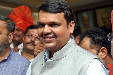 IAS अफसर का छूटा पासपोर्ट तो फडणवीस ने एक घंटे रुकवाई फ्लाइट! IAS अफसर का छूटा पासपोर्ट तो फडणवीस ने एक घंटे रुकवाई फ्लाइट!