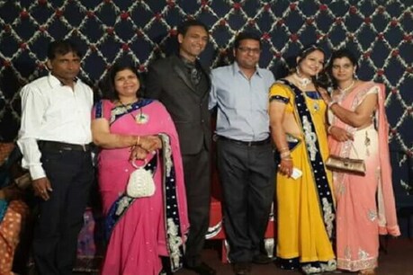 ब्यावर से चार धाम की यात्रा पर निकले एक ही परिवार के चार सदस्य बद्रीनाथ धाम मार्ग पर हुए भुस्खलन के चलते रास्ते में फंसे हुए हैं.