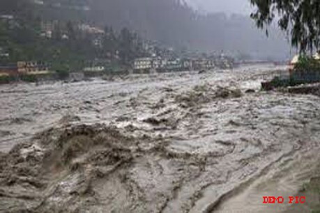 उत्तराखंड में मौसम विभाग के 48 घंटों तक भारी बारिश का अलर्ट जारी किया है, जिसके बाद प्रशासन ने चार धाम यात्रा रोक दी है.