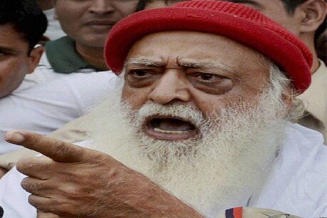 जोधपुर जेल में बंद आसाराम में गुजरात के सूरत में दो बहनों के साथ रेप के मामले में जमानत के लिए सुप्रीम कोर्ट का दरवाजा खटखटाया है.मंगलवार को अासाराम के वकीलों ने सुप्रीम कोर्ट में मामले पर जमानत याचिका दाखिल की.
