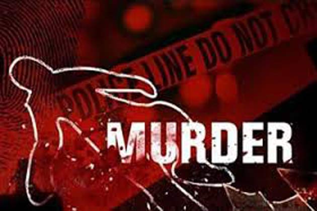 यूपी के कन्नौज जिले में एक सर्राफा व्यापारी की गोली मारकर हत्या कर दी.
