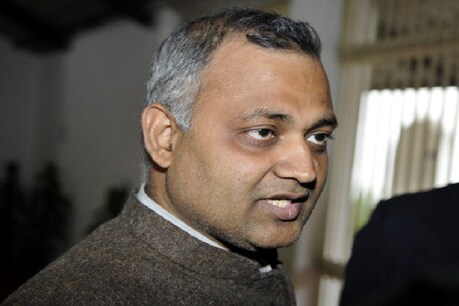 NEW DELHI, INDIA - JANUARY 7: Delhi Law and Tourism Minister Somnath Bharti arrives at Vidhan Sabha to attend the Assembly Session on January 7, 2014 in New Delhi, India. AAP Government in Delhi has suspended three Delhi Jal Board officials and ordered the transfer of around 800 others in a bid to streamline its service delivery mechanism. (Photo by Sonu Mehta/Hindustan Times via Getty Images)