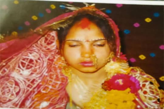 उत्‍तर प्रदेश के बरेली में एक पति ने हैवानियत की सारी हदें पार करते हुए अपनी पत्नी को बेरहमी से मार डाला है. पत्नी का कसूर केवल इतना था कि उसने अपने शराबी पति से शारीरिक संबंध बनाने से मना कर दिया था.