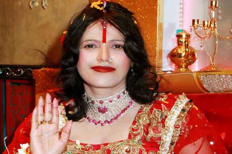 अब कंगना के फैशन डिजाइनर ने राधे मां पर लगाया ये संगीन आरोप! अब कंगना के फैशन डिजाइनर ने राधे मां पर लगाया ये संगीन आरोप!