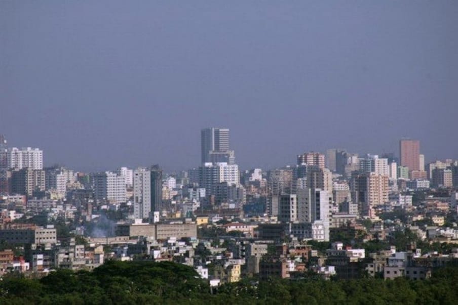  12. बांग्लादेश की राजधानी ढाका दुनिया का दसवां सबसे बड़ा शहर है। बांग्लादेश भले ही गरीब देश है, पर ढाका आबादी समेत तमाम मापदंडों पर दुनिया का दसवां सबसे बड़ा शहर है।