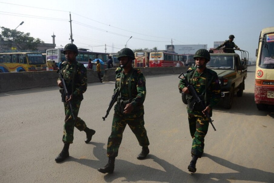  21. बांग्लादेश संयुक्त राष्ट्र संघ की शांति सेना में सबसे बड़ा सहयोगी है। मौजूदा समय में बांग्लादेशी शांति सैनिक कांगो, लाइबेरिया, दारफुर, हैती, लेबनान, दक्षिण सूडान, साइप्रस जैसे विवादित देशों में तैनात हैं।