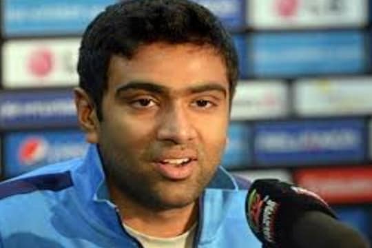 भारत के चोटी के स्पिनर रविचंद्रन अश्विन को शेर ए बांग्ला स्टेडियम की तेज गेंदबाजों की अनुकूल पिच से कोई शिकायत नहीं है जिससे स्पिनरों को बहुत कम मदद मिल रही है