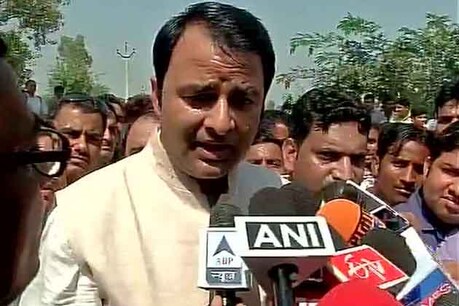 दादरी में पीट-पीट कर हत्या मामले को लेकर राजनीतिक विवाद तेज होने के बीच जिला मजिस्ट्रेट ने सोमवार को कहा कि कानूनी विशेषज्ञों से विवादित भाजपा विधायक संगीत सोम के भाषण के वीडियो फुटेज की जांच करने को कहा गया है और उसके बाद उचित कार्रवाई की जाएगी वहीं उत्तर प्रदेश के मंत्री आजम खान ने भाजपा पर ‘हत्या की योजना बनाने और उसे अंजाम देने का’ आरोप लगाया.