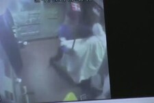 Video : देखें एटीएम लूटने आए बदमाशों ने गार्ड के साथ ये क्‍या किया?