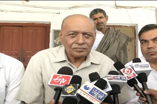 हरियाणा के रोहतक में अखिल भारतीय जाट आरक्षण संघर्ष समिति के प्रदेशाध्यक्ष कमांडेंट हवा सिंह सांगवान ने सीएम मनोहर लाल खट्टर पर दिए अपने बयान से माफी मांगने से इंकार कर दिया है.