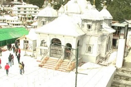 गंगोत्री और यमुनोत्री धाम के कपाट बंद होने के बाद इन छह महीने में आए चारधाम यात्रियों के आंकड़े बताते हैं कि चारधाम यात्रा एक बार फिर पटरी पर लौट रही है. वर्ष 2014 की अपेक्षा इस साल तीन गुना अधिक यात्रियों ने गंगोत्री और यमुनोत्री धामों का रुख किया.