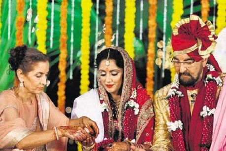 आखिरी बार शादी करके खुश हैं कबीर बेदी, जानें क्या कहा! आखिरी बार शादी करके खुश हैं कबीर बेदी, जानें क्या कहा!