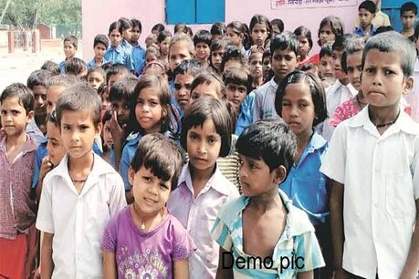 स्कॉलरशिप की राशि नहीं मिली तो सड़क पर उतरे स्कूली बच्चे स्कॉलरशिप की राशि नहीं मिली तो सड़क पर उतरे स्कूली बच्चे