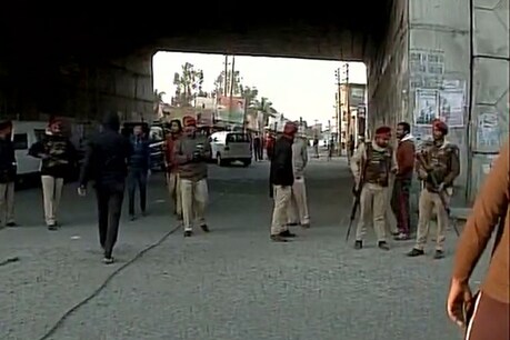 बादल ने दी मोदी सरकार को नसीहत, कहा- सीमा पर ढंग से करें चौकसी बादल ने दी मोदी सरकार को नसीहत, कहा- सीमा पर ढंग से करें चौकसी