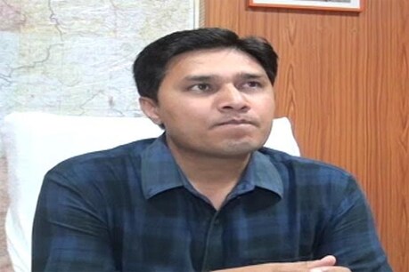 छत्तीसगढ़ में रविवार को नारायणपुर के अमदई घाट में पुलिस और माओवादियों के बीच हुए मुठभेड़ मामले में पुलिस अधीक्षक अभिषेक मीणा ने प्रेसवार्ता कर बताया कि अब माओवादी पुलिस के साथ ही ग्रामीणों को भी निशाना बना रहे है.
