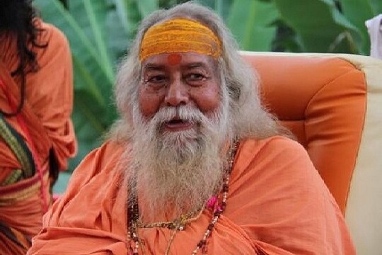 ललितपुर में शंकराचार्य स्वामी स्वरूपानंद महाराज ने कहा कि हर स्‍कूल में भगवान राम का चित्र लगना चाहिए. हर बच्चा स्‍कूल में भगवान की फोटो लेकर जाए. वहीं इस दौरान जगतगुरु ने कहा कि मदरसे में कुरआन, ईसाई मिशनरी स्कूलों में बाइबिल पढ़ाई जाती है तो फिर हिंदू बच्चों को भगवतगीता भी पढ़ाई जानी चाहिए.