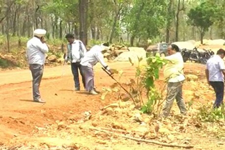 छत्तीसगढ़ के नक्सल प्रभावित बस्तर जिले के नारायणपुर में बुधवार को उस वक्त माओवादियों की एक बड़ी साजिश नाकाम हो गई जब उनके द्वारा सड़क पर लगाया गया लैंडमाइन अपने आप ही फट गया.