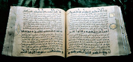  शरीयत कानून इस्लाम धर्म के अनुयायी यानी की मुसलमानों के लिए उनके घरेलू से लेकर राजनैतिक, आर्थिक और सांस्कृतिक जीवन पर बहुत गहरे से प्रभाव डालता है। यानी कुल मिलाकर शरीयत उस समुच्चय नीति को कहते हैं, जो इस्लामी कानूनी परम्पराओं और इस्लामी व्यक्तिगत और नैतिक आचरणों पर आधारित होती है।