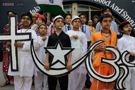  आपको बता दें कि भारत में जिस तरह से इस्लामिक समाज में समस्‍याओं के निपटारों के लिए शरीयत की व्यवस्‍था है, वैसे ही दूसरे धर्मों के लिए भी ऐसे कानून की व्यवस्था है। इसे सिविल कोड कहा जाता है। जैसे 1956 का हिंदू उत्तराधिकार अधिनियम, इसके तहत हिंदू, बुद्ध, जैन और सिखों की पैत्रक संपत्ति का बंटवारा होता है। ऐसे ही 1936 का पारसी विवाह-तलाक एक्ट और 1955 का हिंदू विवाह अधिनियम जैसे कानून भी भारत में हिंदू समाज के भीतर कई मामलों का निपटारा करते हैं।