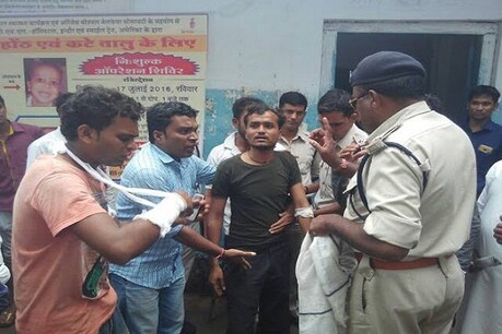 मध्य प्रदेश के बुरहानपुर जिले में इंदौर-इच्छापुर हाईवे पर भीषण सड़क दुर्घटना में एक महिला की मौत हो गई. हादसे में अन्य 6 लोग गंभीर रूप से घायल हो गए, जिन्हें जिला अस्पताल में भर्ती कराया गया है.
