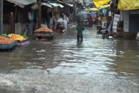 सिवनी में नदी-तालाब उफान पर, कलेक्टर ने घोषित की स्कूल और कॉलेज की छुट्टी सिवनी में नदी-तालाब उफान पर, कलेक्टर ने घोषित की स्कूल और कॉलेज की छुट्टी
