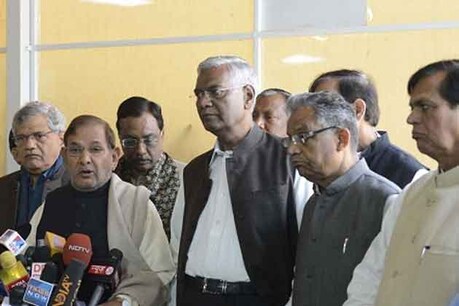 कट्टरपंथी हुर्रियत गिलानी से मिलने पहुंचे येचुरी-शरद, खाली हाथ लौटे कट्टरपंथी हुर्रियत गिलानी से मिलने पहुंचे येचुरी-शरद, खाली हाथ लौटे